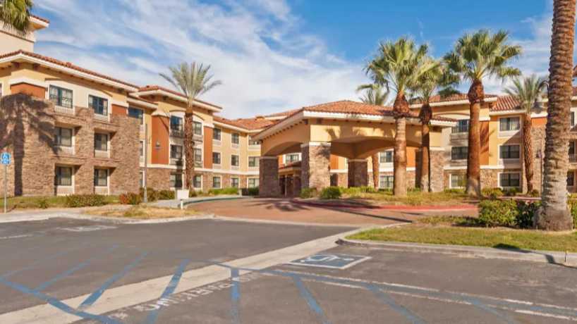 1400 E. Tahquitz Canyon Way Parking