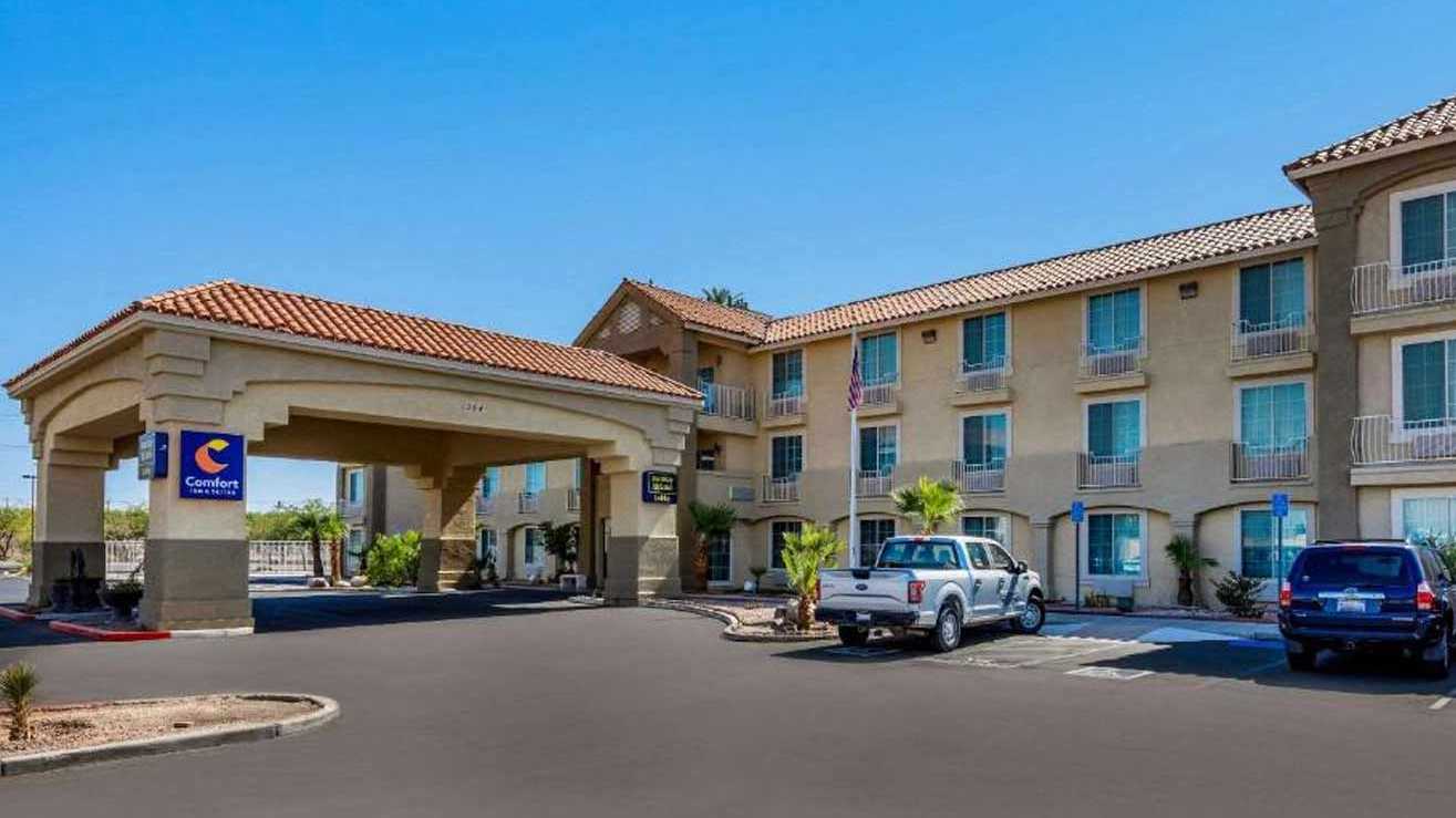 2354 South Fourth Street (Comfort Inn) Parking