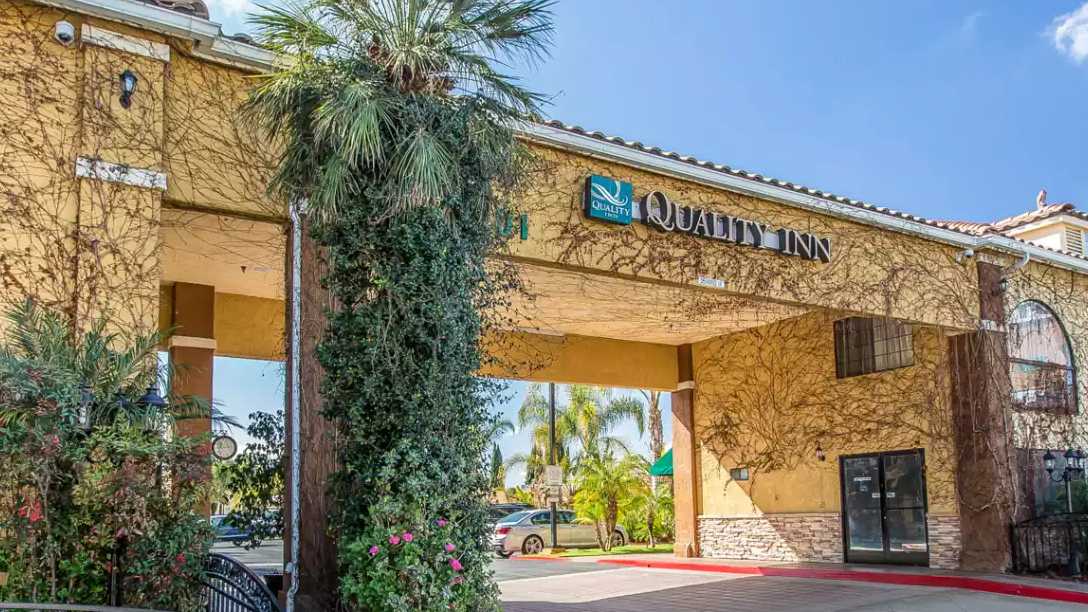 1201 West Florida Ave (Quality Inn) Parking