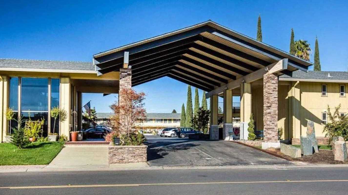 3361 Coach Lane (Quality Inn) Parking