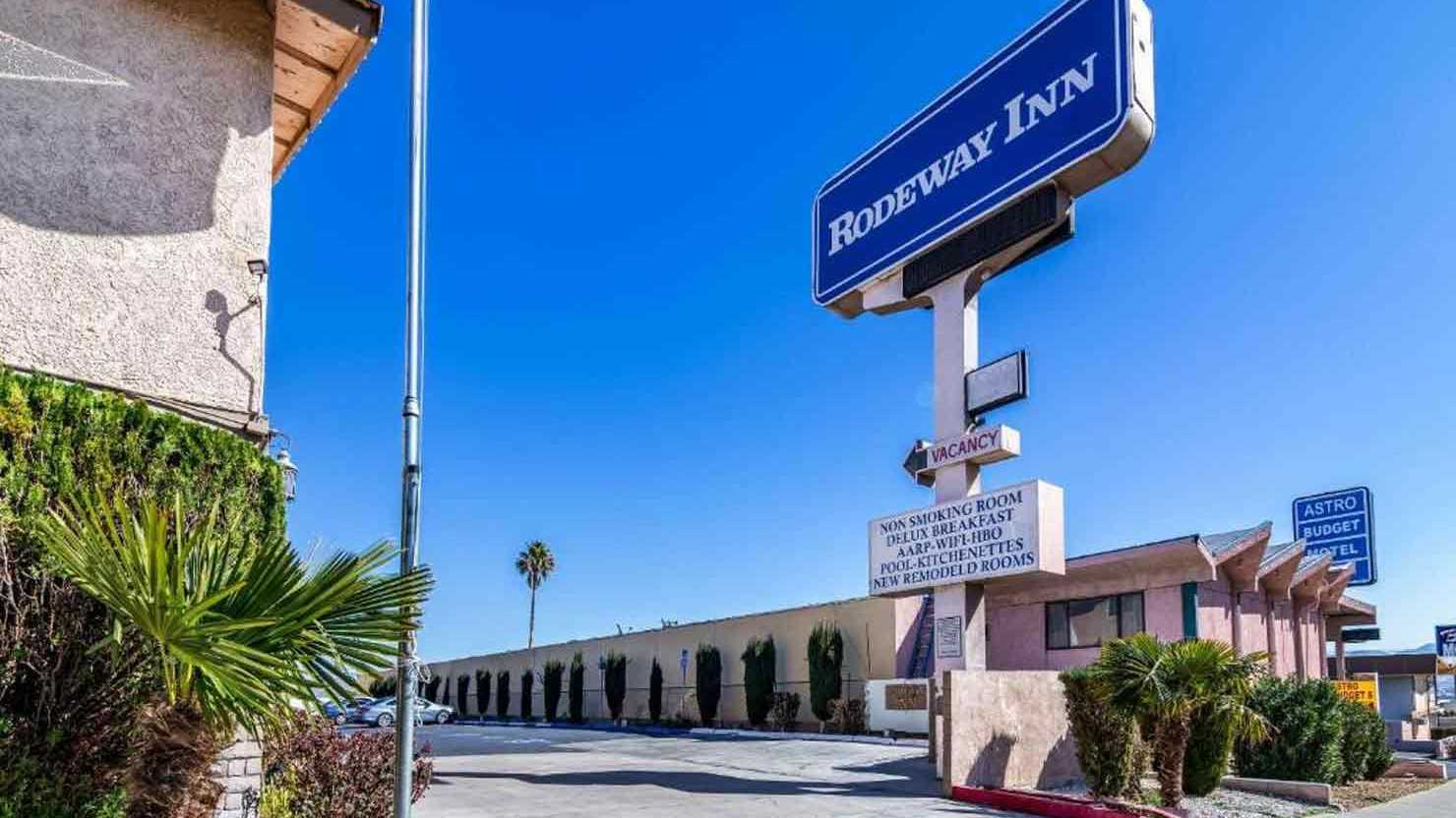 1261 East Main Street (Rodeway Inn) Parking