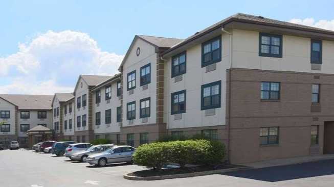5555 Veterans Memorial Pkwy. Parking