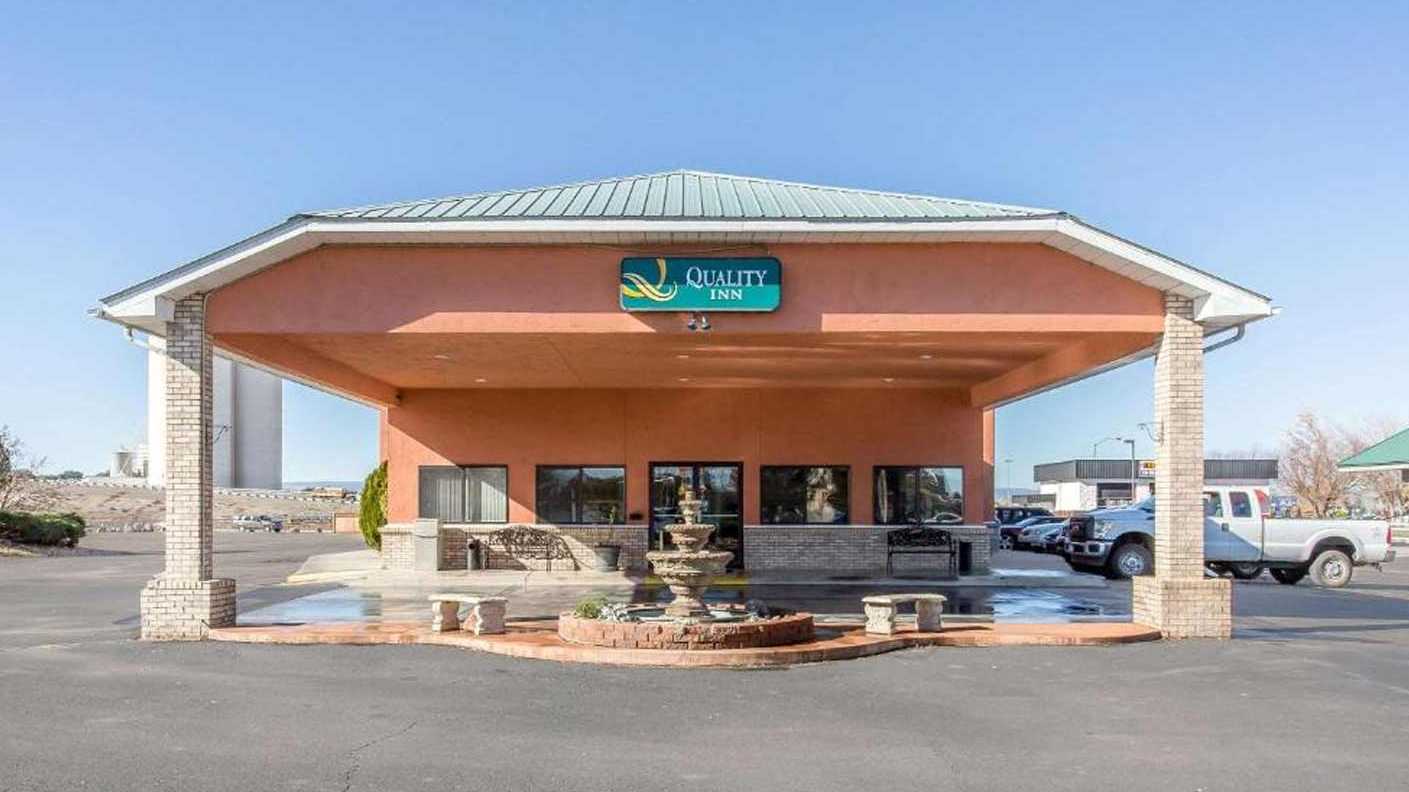 180 Gunnison River Dr Parking