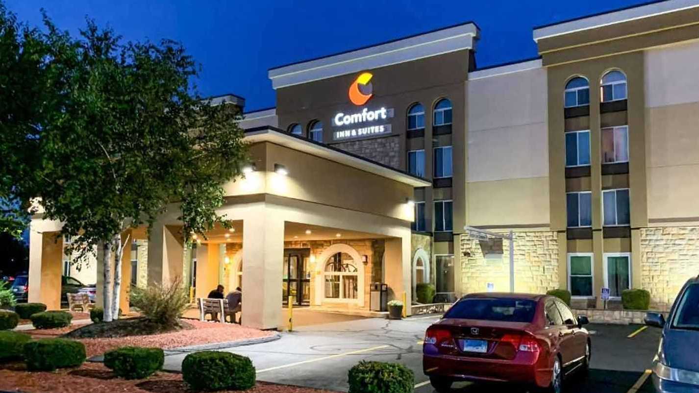 Comfort Inn and Suites - 333 Roberts St Garage