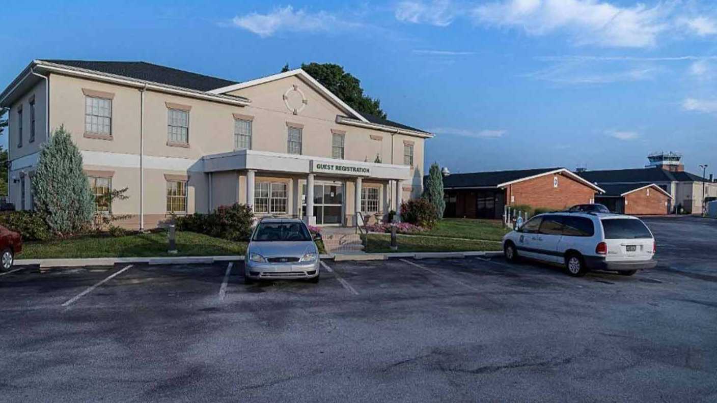 147 N Dupont Hwy Parking