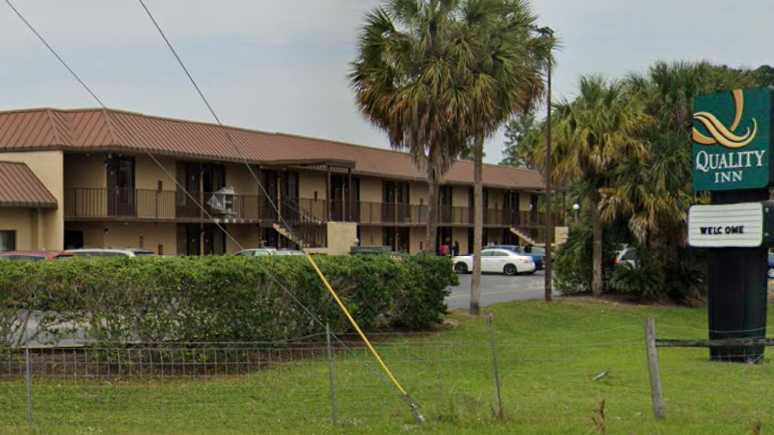 2625 State Road 207 Parking