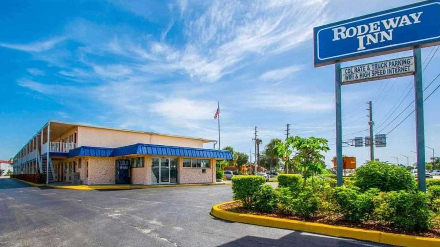 7050 Okeechobee Rd Parking