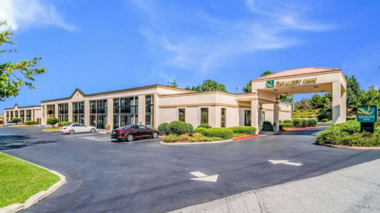 2945 Lawrenceville Suwanee Parking