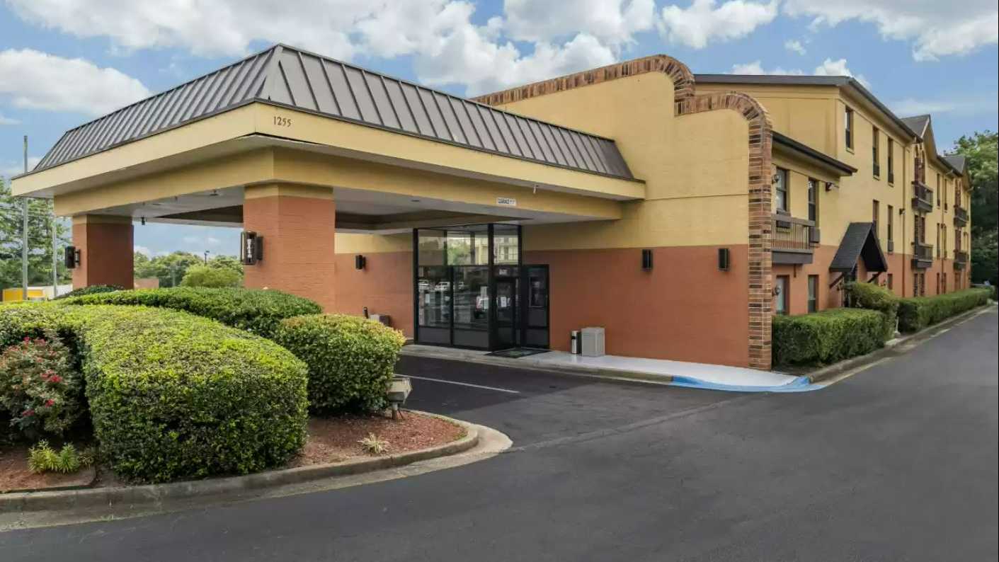 1255 Franklin Gateway Road SE Parking