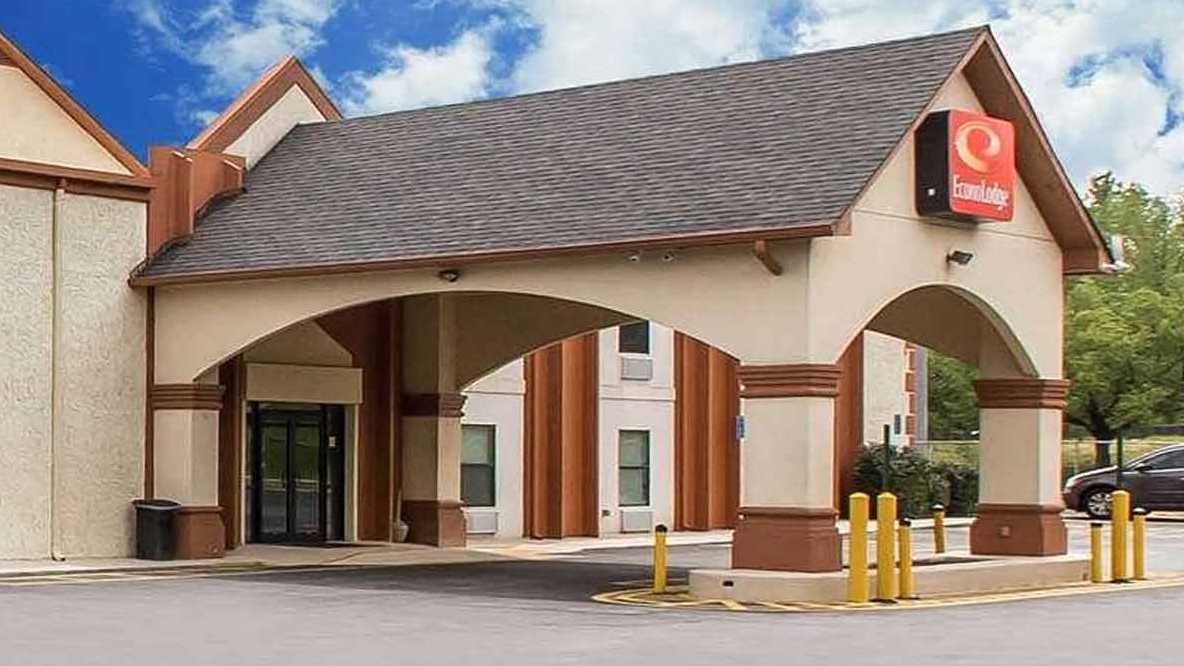 200 Lee Industrial Blvd Parking