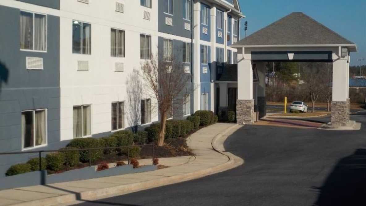 3039 Washington Rd Parking