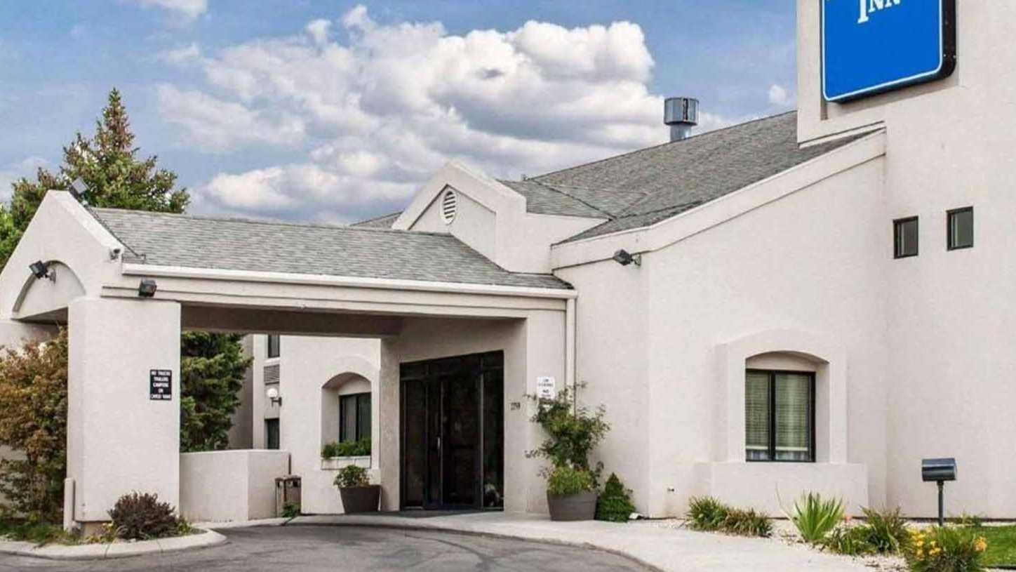 Roadway Inn - 2799 W Airport Way Garage