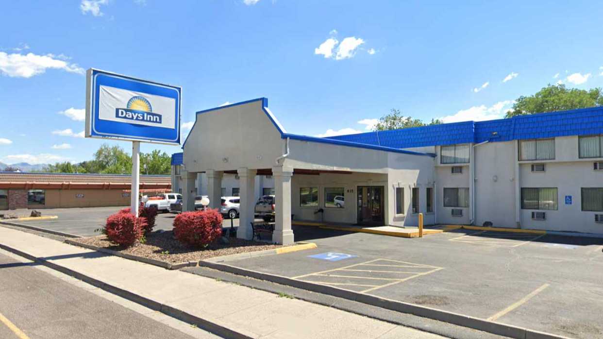 Days Inn - 835 S 5th Ave Garage
