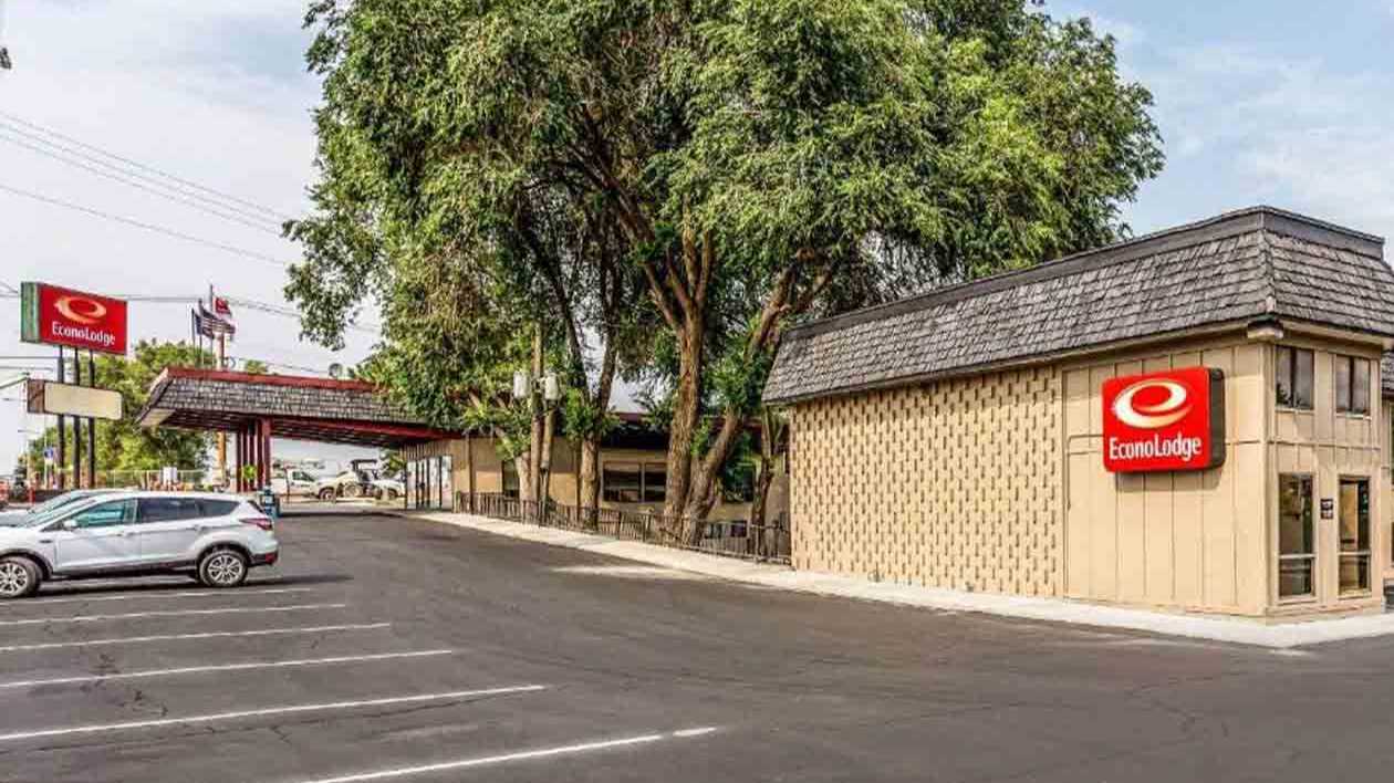 888 North Holmes Ave Parking