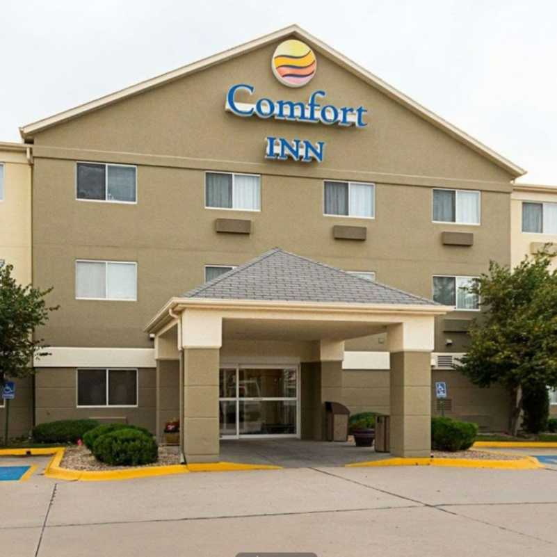 9525 E Corporate Hills Parking
