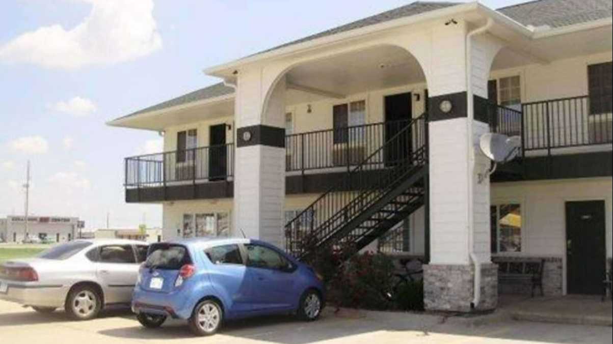 19941 W Kellogg Dr Parking