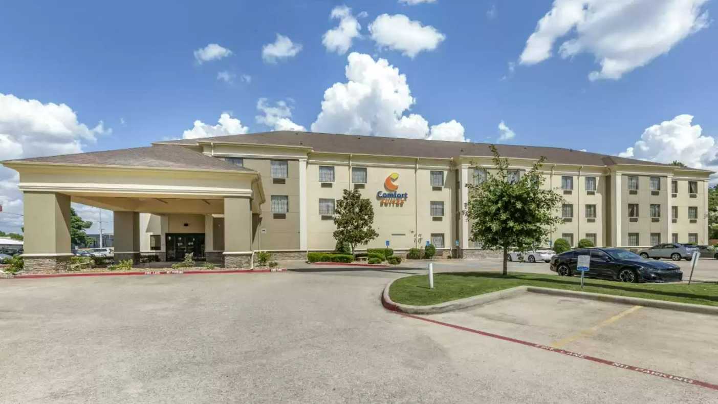 6715 Financial Circle Parking