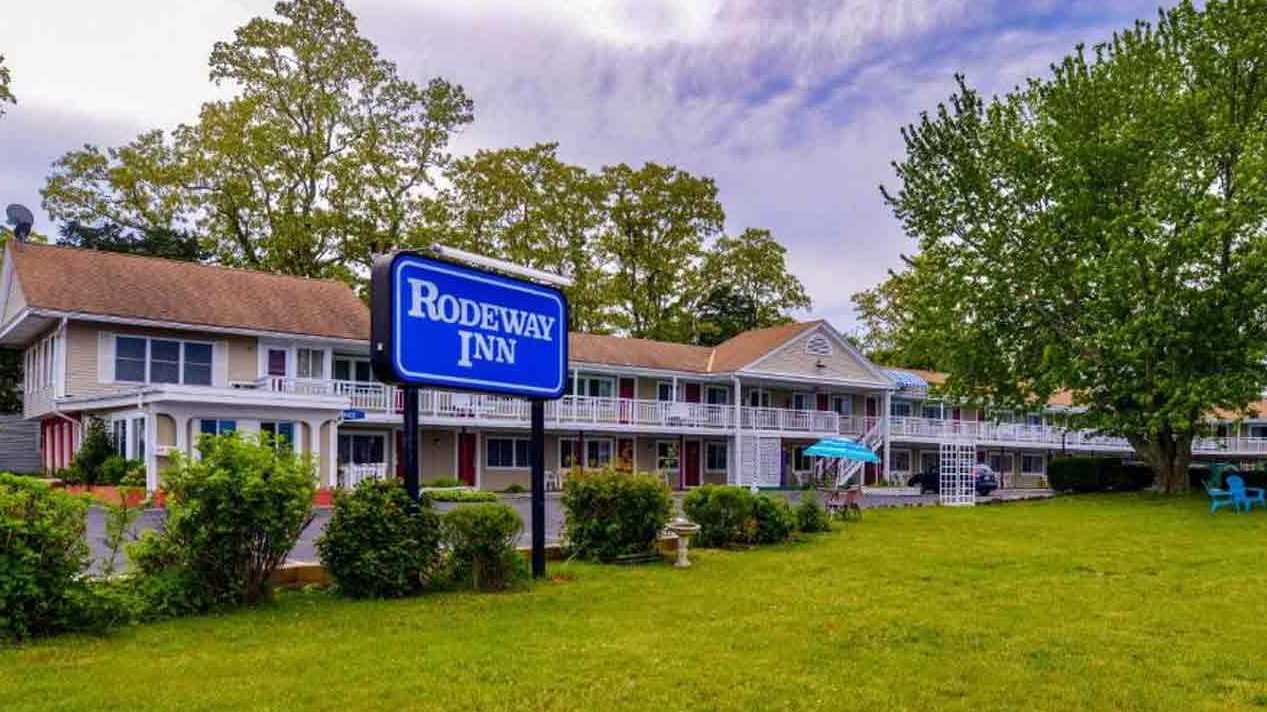 48 Cranberry Hwy Parking