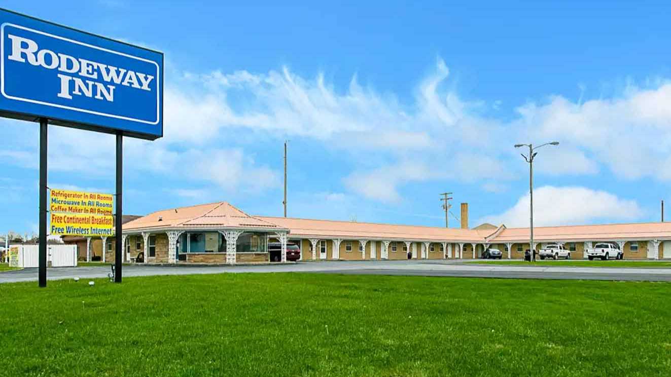 11639 IL Hwy 1 Parking