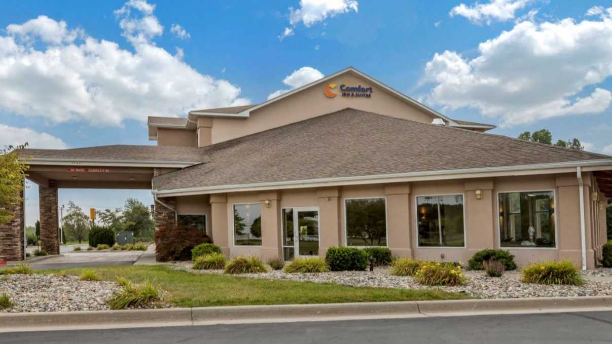 9742 Woodlane Drive Parking