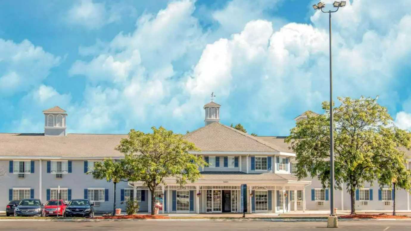 3425 Fairlanes Avenue SW Parking