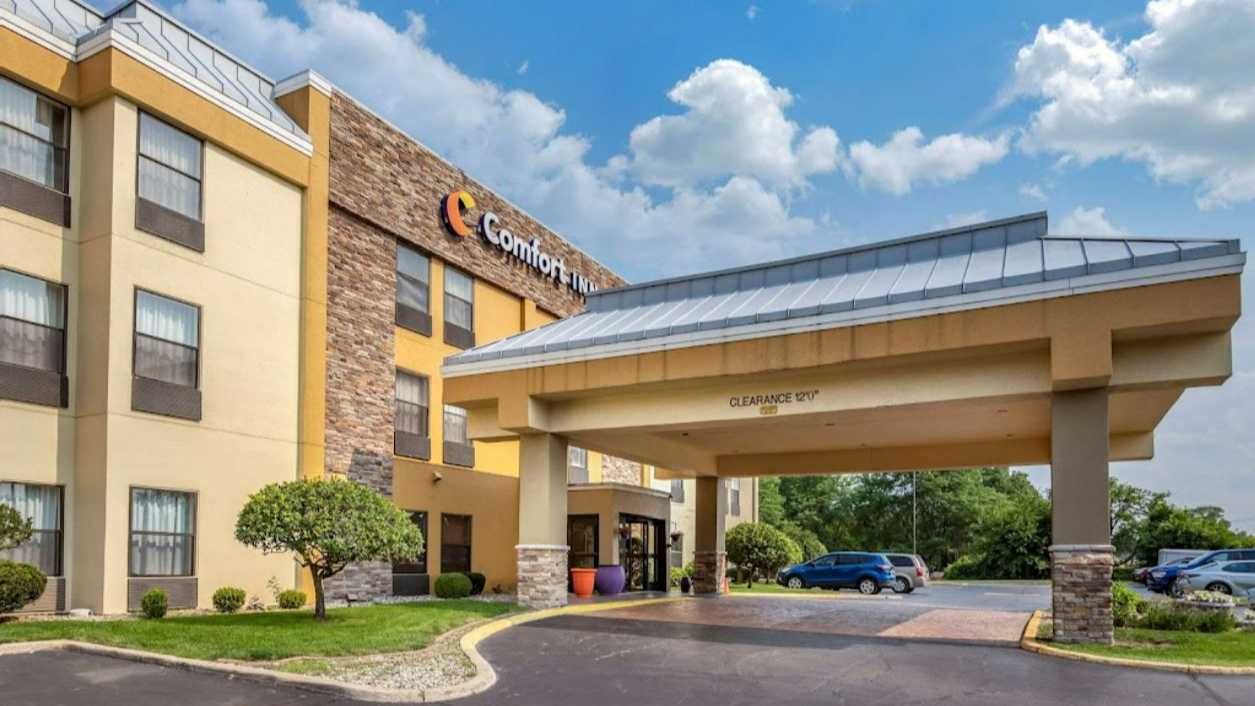 1550 E Kilgore Road Parking