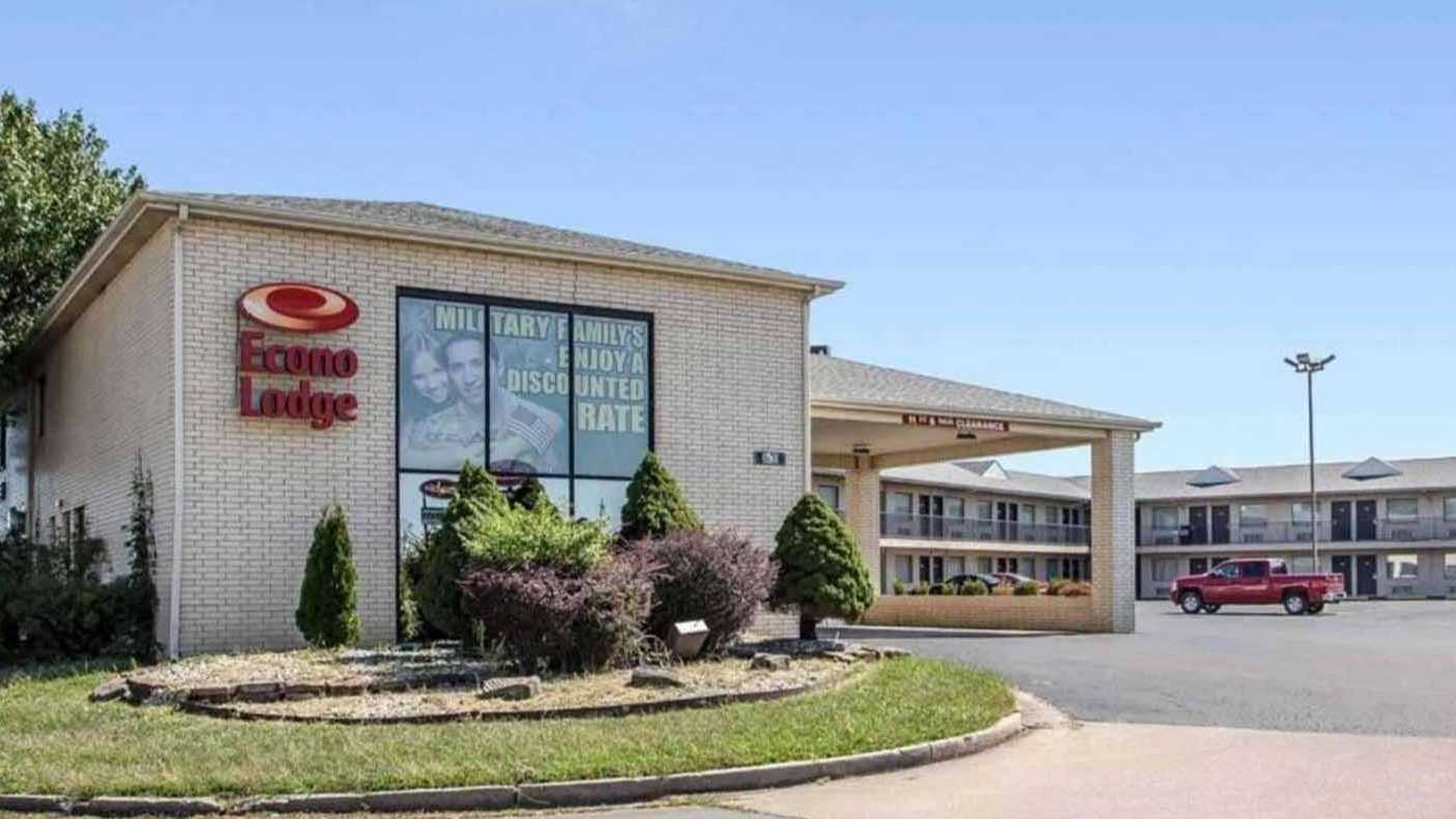309 Hwy Z Parking
