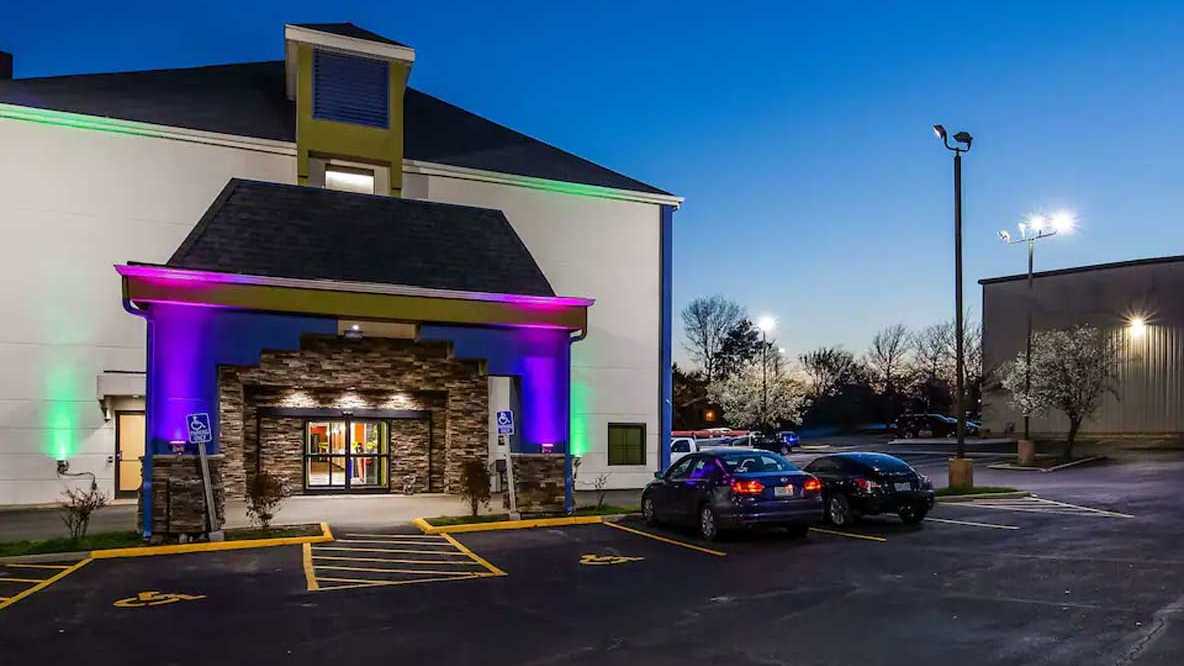 701 NW South Outer Road Parking