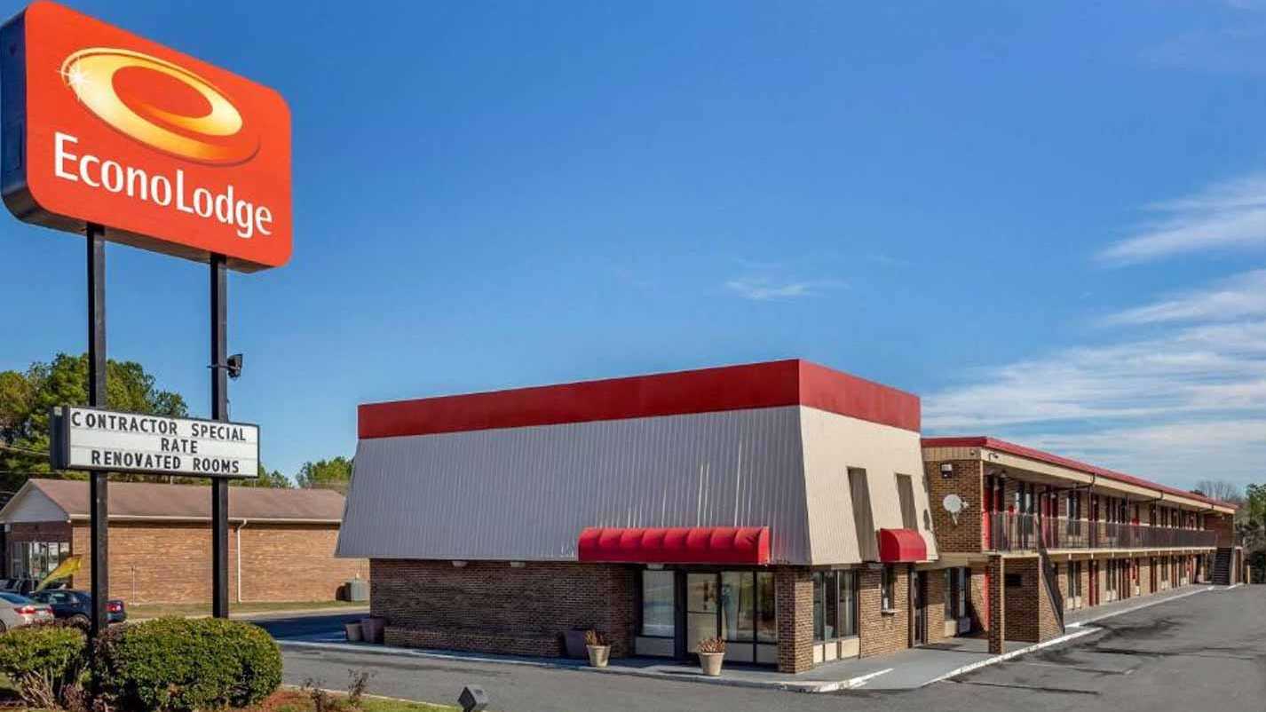 2574 West Lyon Station Road Parking