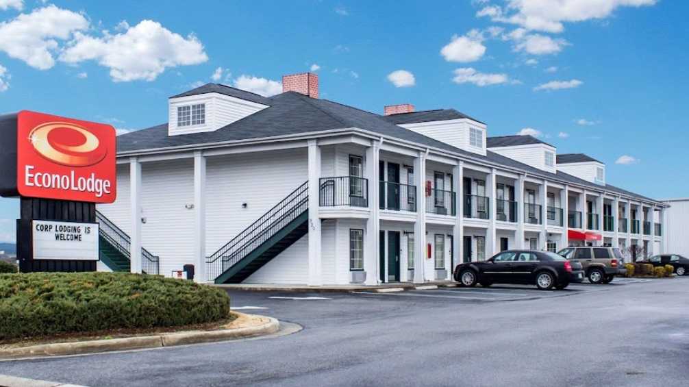 920 Cross Winds Street Parking