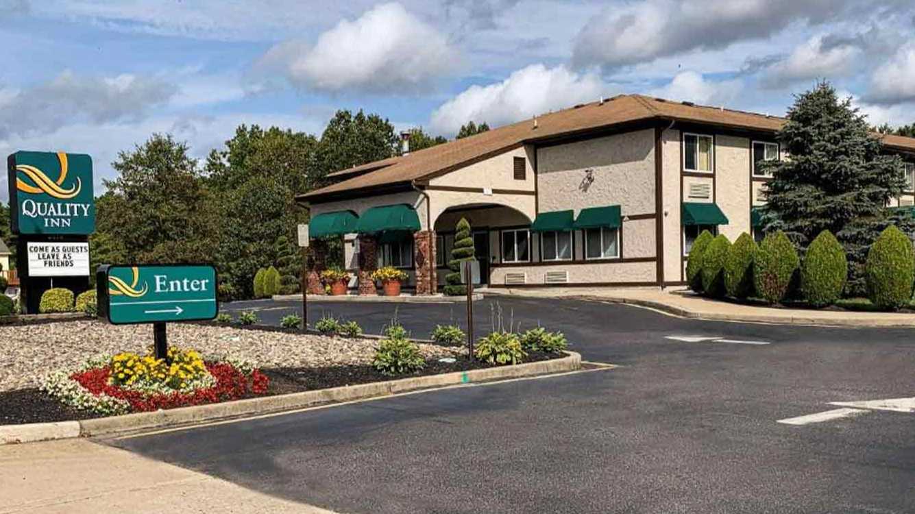 Quality Inn - 2016 NJ 37 Garage
