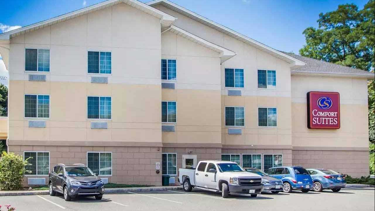 Comfort Suites - 220 NJ17 Garage