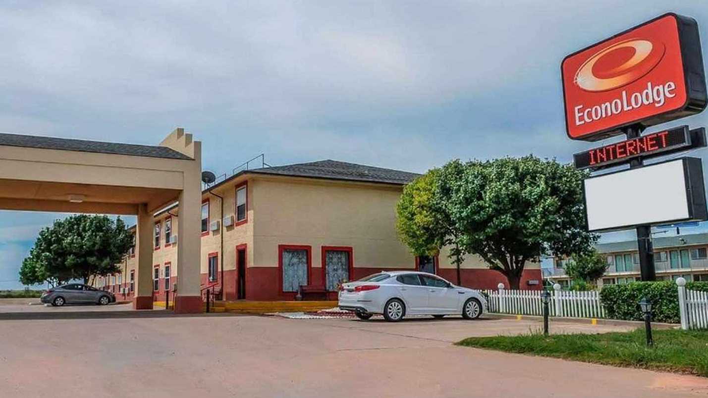 3400 E Tucumcari Blvd Parking