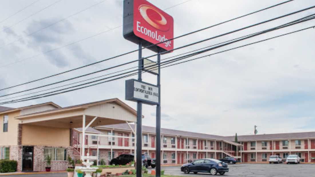 619 N Marland Blvd Parking