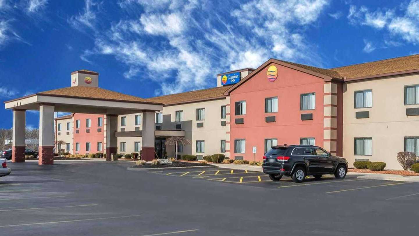 4371 Federal Dr Parking