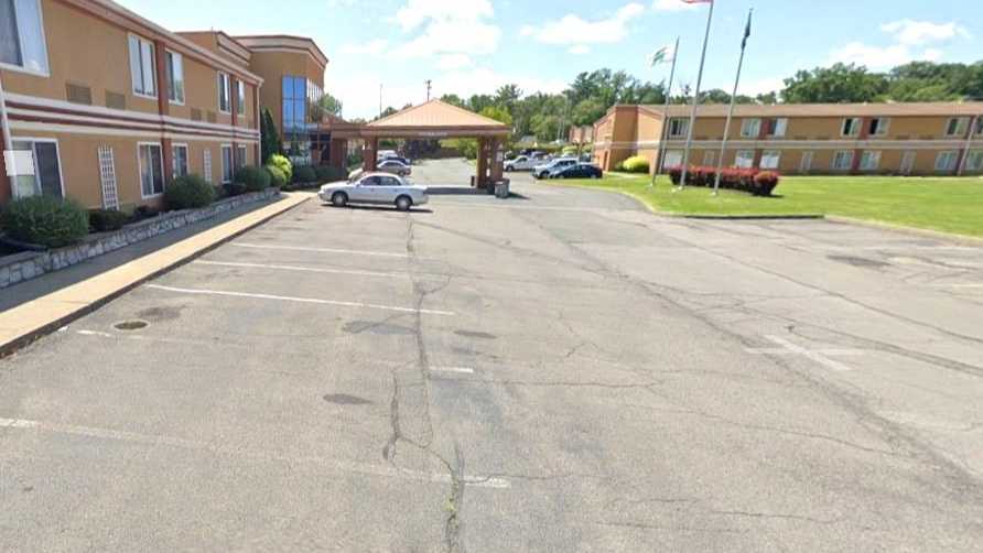 611 Troy Schenectady Rd Parking