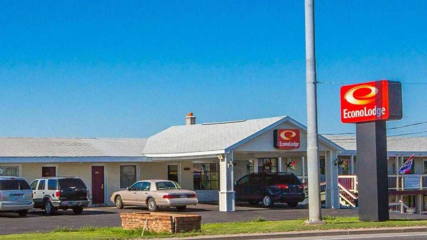 227 W Main St Parking