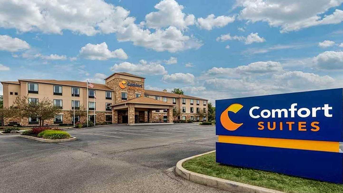 5220 Huberville Avenue (Comfort Suites Dayton) Parking