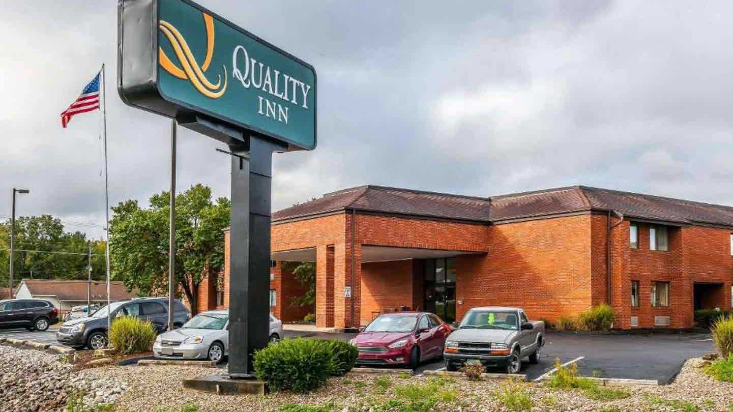 605 E Main St Parking