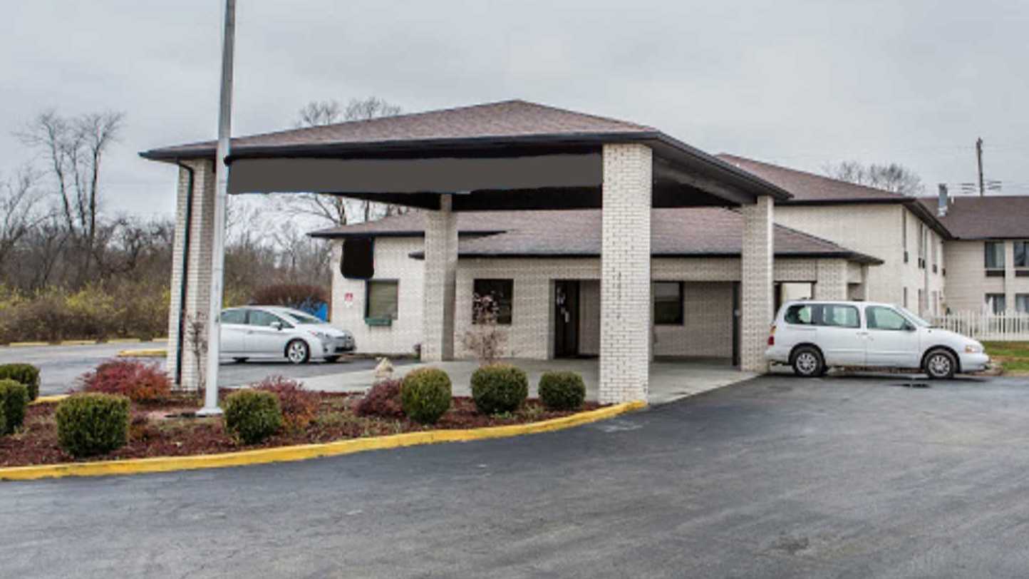 24517 US 23 S Parking