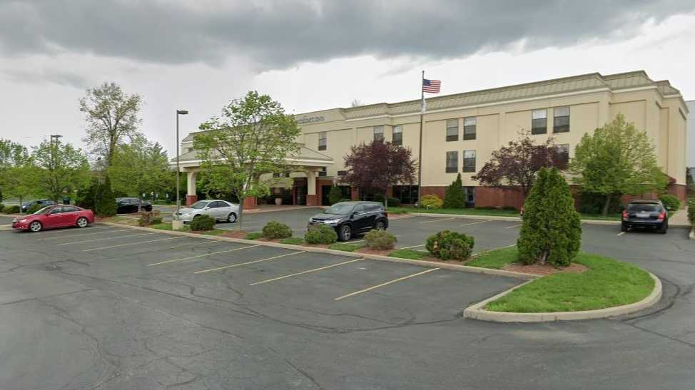 Comfort Inn Blue Ash North_ 4640 Creek Road Parking