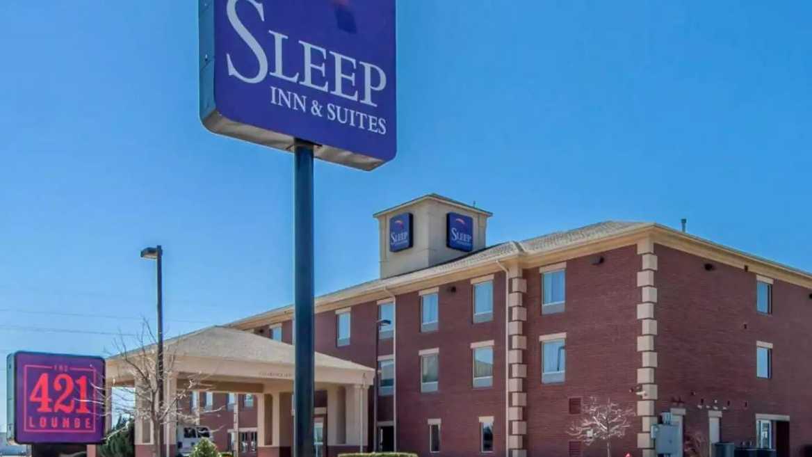 421 SE Interstate Drive Parking