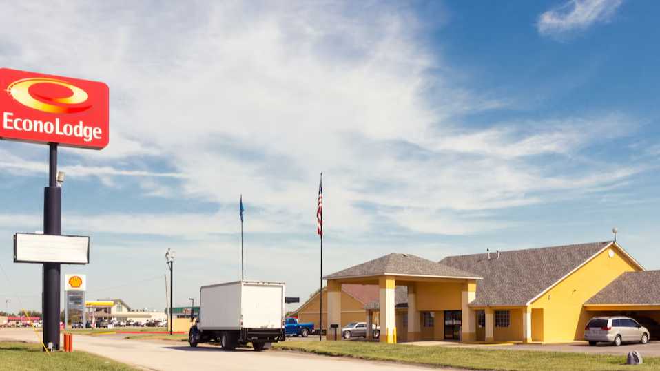 6800 South Mill Street Parking