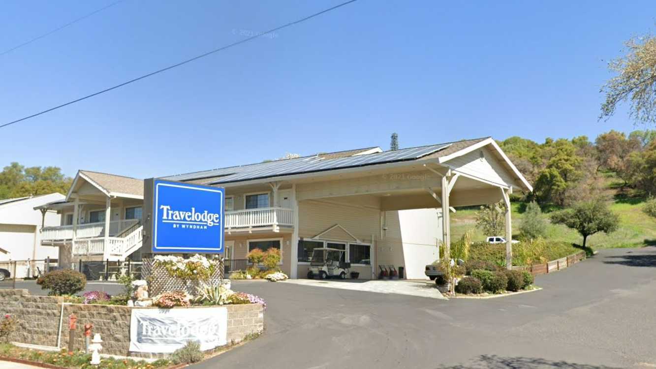 600 North Main Street ( Travelodge Angels ) Parking
