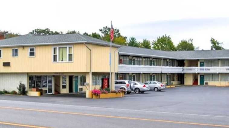 6259 Clearfield Woodland Hwy Parking