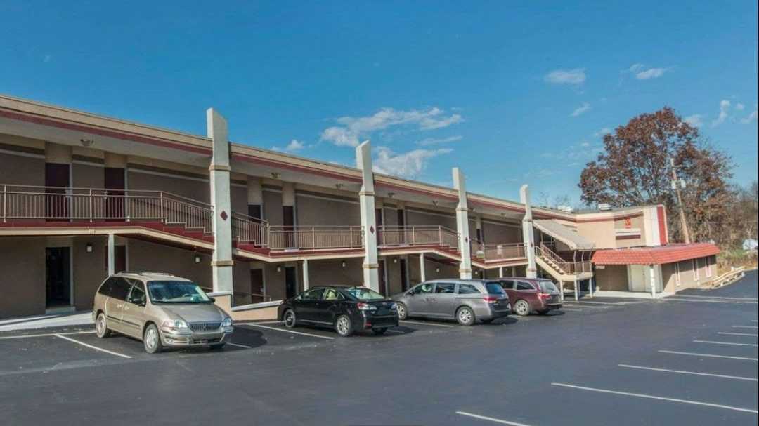 2810 South Hermitage Road Parking