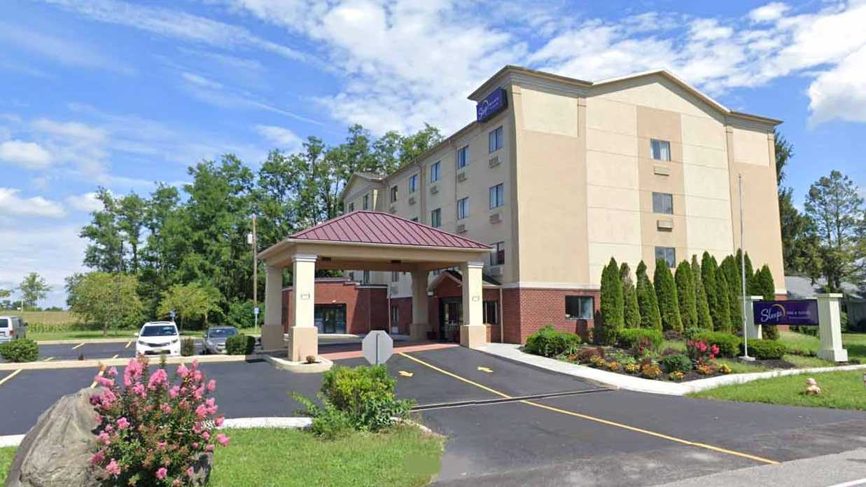 Sleep Inn & Suites - 1650 York Rd Garage