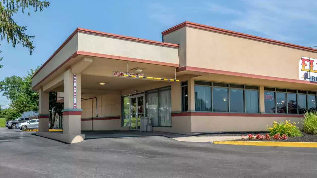3249 North Susquehanna Trail Parking