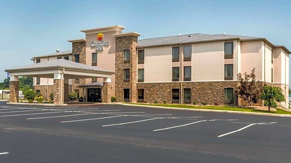 3648 Olde Scotland Road (Comfort Inn) Parking