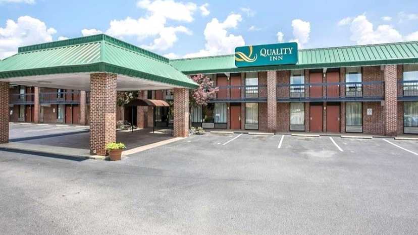 903 South Fifth Street Parking